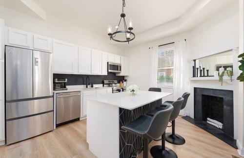Springfield House | Elegant Duplex in Historic Springfield - Both Apartments