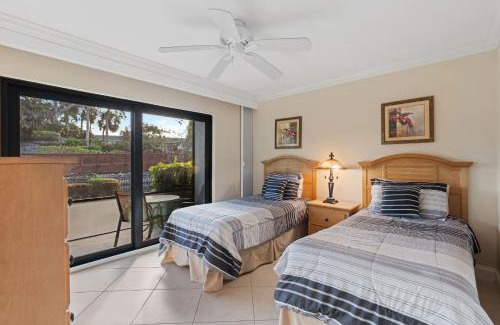 Park Shore House | End Unit -First Floor and Close to The Lobby