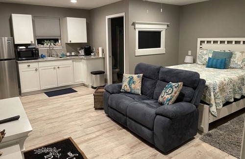 Jacksonville Beach Apartment | Enjoy GEM 2 in Jax Beach |4 blocks to the Ocean |Shared Patio |BBQ |Studio Apartment |Month Stays Ok