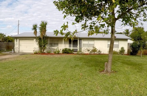 Stuart House | Enjoy southern Florida's treasure coast, minutes from the beach.
