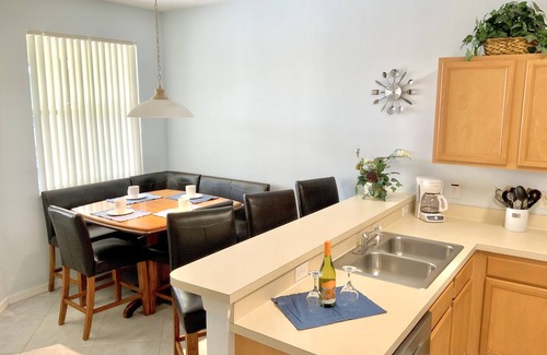 Calabay Parc Villa | EPIC/DISNEY 20-30MIN - SOUTH-FACING POOL/SPA - HUGE 2800sqft 5BED - GAMES ROOM