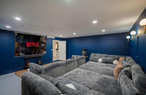 Seminole House | Epic Yard Pool Movie Theater Arcade Games