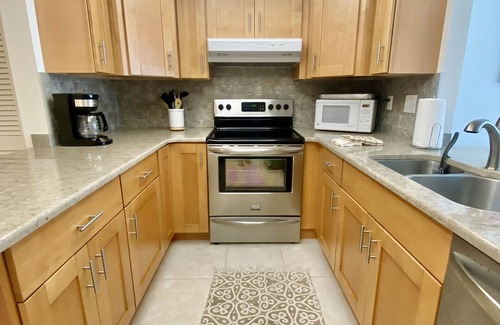 Sarasota House | Escape to Paradise: Updated Sarasota Retreat near Siesta Key Beach and Pool!