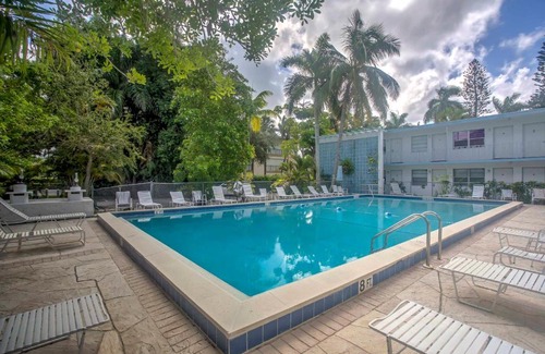 Old Naples Apartment | Evolve Dtwn Studio Steps to Naples Pier and Beach!