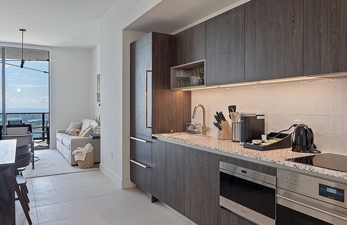 Downtown Miami Apartment | Exclusive 3BD Penthouse on 50th Floor, Direct Water & City Views