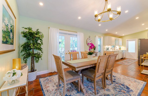 Lantana House | Fabulous 3 bedroom 3 bath home near the beach with massive garden
