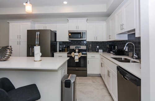 Kissimmee House | Fabulous Apartment at Storey Lake only 10 minutes from Disney SL4731-103