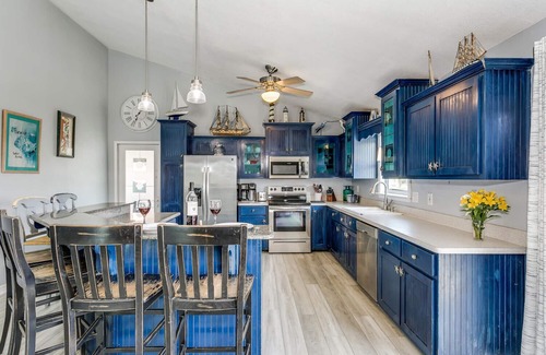 Toilla Segunda House | Family Fun by the Gulf 5-Min Walk to Beach Pet Friendly!