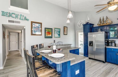 Toilla Segunda House | Family Fun by the Gulf 5-Min Walk to Beach Pet Friendly!