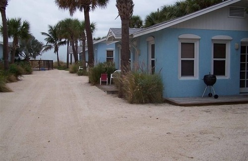 Indian Rocks Beach Cottage | Fantastic Beachside Cottage Professional Baseball,Football and Hockey, Golf