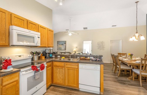 Sandy Ridge House | Fantastic Lake view Villa 20 minutes to Disney