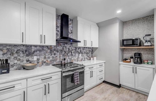 San Marco House | Farmhouse chic in San Marco - 5 min to downtown!