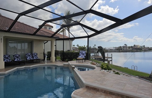 Eight Lakes Villa | First class location by Lake Britannia with direct gulf access