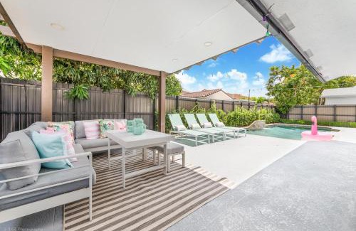 Richmond West House | Flamingo's Resort - 5 Bedrooms, Heated Pool and Pool Table