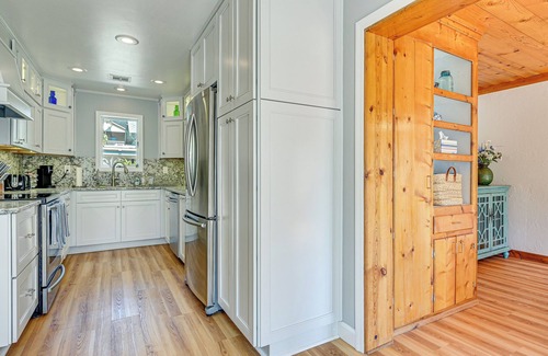Crystal Beach House | Florida Retreat w/Hot Tub: Walk to the Gulf!