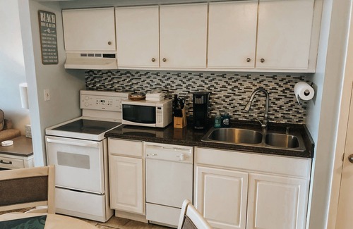 Navarre Beach Condo | Footsteps away from beautiful beaches 🏖🏝⛱
