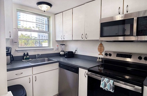 Central Beach Condo | Fort Lauderdale Yacht & Beach Club 316