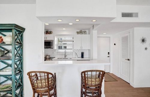 Central Beach Condo | Fort Lauderdale Yacht & Beach Club 209