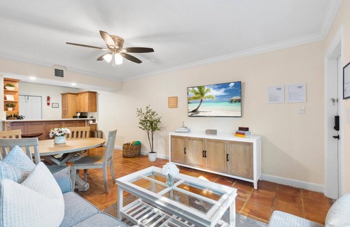 Victoria Park Apartment | *Fort Lauderdale* Poolside Condo Next to Las Olas ~ 53