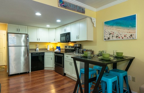 Holmes Beach House | Fountainhead Condo 3 2/2 Condo Steps To white Sugar Sand Beach, Large Pool