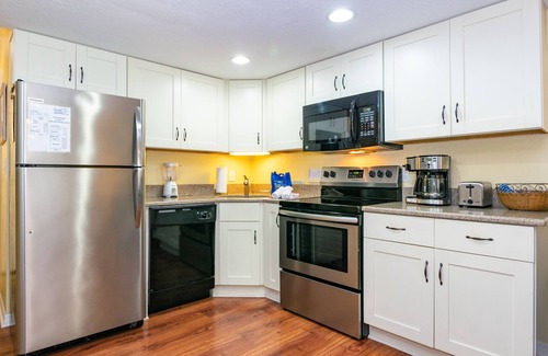 Holmes Beach House | Fountainhead Condo 3 2/2 Condo Steps To white Sugar Sand Beach, Large Pool