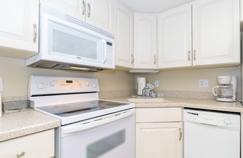 Holmes Beach House | Fountainhead Condo 4 2/2 Condo Steps To white Sugar Sand Beach, Large Pool
