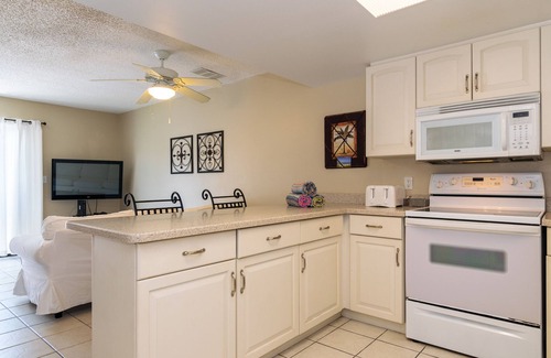 Holmes Beach House | Fountainhead Condo 4 2/2 Condo Steps To white Sugar Sand Beach, Large Pool