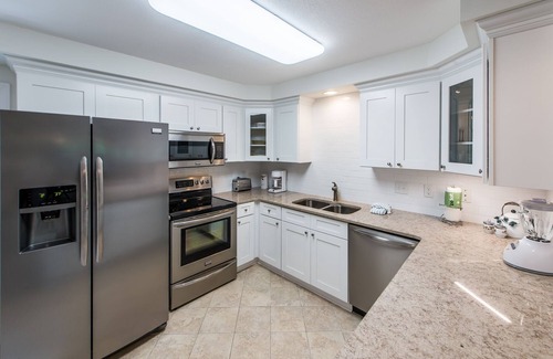 Miramar Beach House | Free Beach Chairs and Umbrella Setup, Deck with Grill, Walk to the Beach, Pool