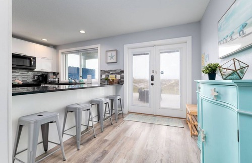 Jacksonville Apartment | Front Bottom | Oceanfront steps from the sand!