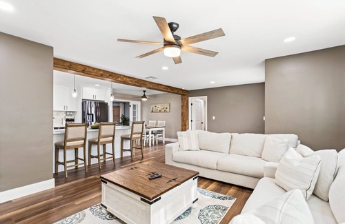 St. Petersburg - Clearwater House | Fully Renovated home with POOL- 6 minutes to beach