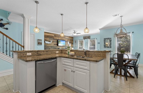 Villages of Crystal Beach House | Gated Community ~ Lagoon Style Pool ~ Near the Beach