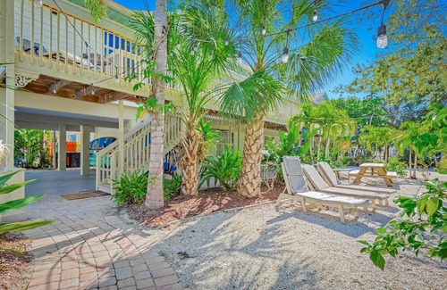 Siesta Key Apartment | Gertrude's Siesta | 100% Private, 8-steps to Beach Path! 4-min Dining & Music! Snorkeling, Sunsets!