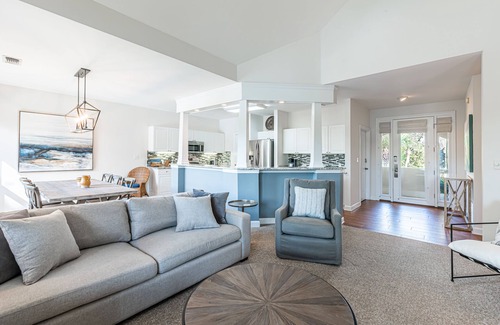 Sandestin Condo | Golf Cart ~ Lakefront ~ Private Resort Beach Access
