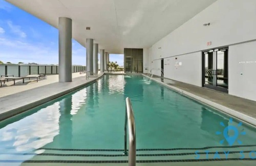 Town Square Apartment | Gorgeous 1 Bedroom w/ King Size Bed | FREE PARKING