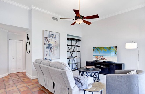 Pelican Bay Condo | Gorgeous Condo in Pelican Bay