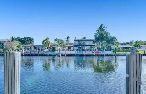 Lighthouse Point House | Gorgeous waterfront House, Chic and modern design, private pool and deck