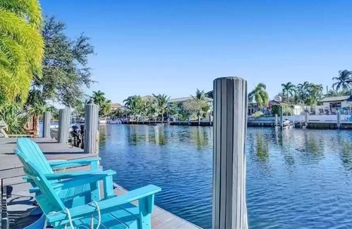 Lighthouse Point House | Gorgeous waterfront House, Chic and modern design, private pool and deck