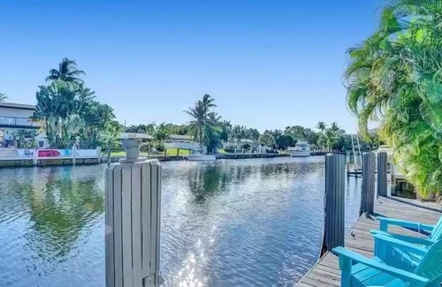 Lighthouse Point House | Gorgeous waterfront House, Chic and modern design, private pool and deck