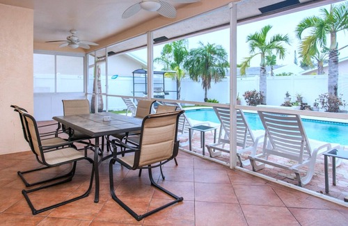 Dania Beach House | Great Location, Spacious & Elegant 4BR Home,Heated Pool, Close to Beach & Casino