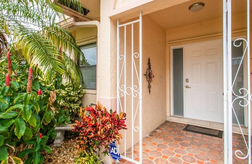 Dania Beach House | Great Location, Spacious & Elegant 4BR Home,Heated Pool, Close to Beach & Casino