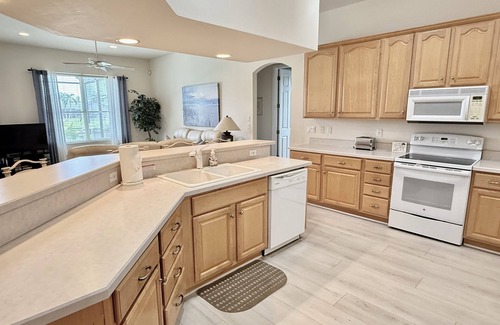 Cape Coral House | Gulf Access, Southern Exposure Pool Home!