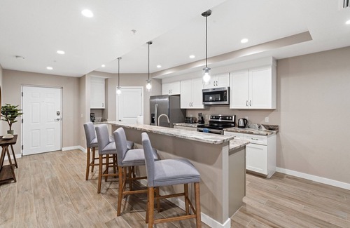 Yacht Club Condo | Gulf Access with Boat Slip, Heated Saltwater Pool - Bacino Vistas #206 + #208 - Roelens