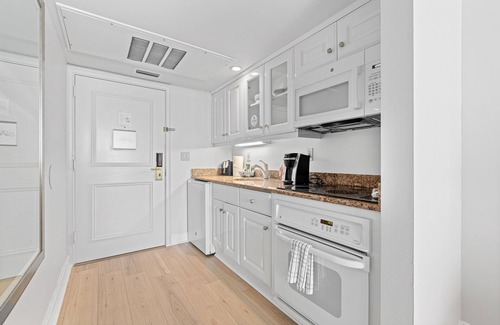 Marco Island Condo | Gulf-front condo with pool, hot tub, central AC, view & on-site restaurants