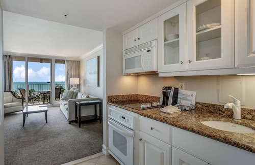 Marco Island Condo | Gulf-front condo with pool, hot tub, & central AC - snowbird-friendly