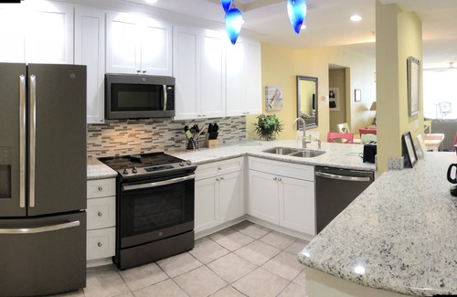Navarre Beach Condo | Gulf Front! Pool! 3 En-suites! Million Dollar View! Lg Pool! Free Beach Service!