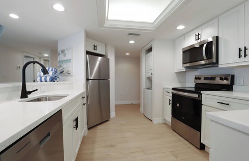 Beachview Country Club Estates Condo | Gulf Front, Two Bedroom Condo with Den - Sundial L304