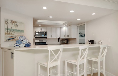 Beachview Country Club Estates Condo | Gulf Front, Two Bedroom Condo with Den - Sundial L304