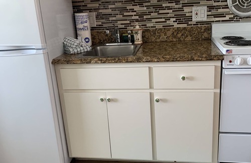 Bradenton Beach Apartment | Gulf side! No crossing street! Booking for FALL 2025!