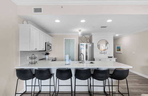 Fort Walton Beach - Destin Condo | ☀️Gulf Views⛱️Beach Service-100 Steps2Beach-Pool +Hot Tub-2BR Beach Resort 406☀️
