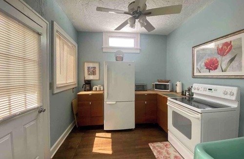 Gulfport Apartment | Gulfport 1BR-Semi-Private Beach